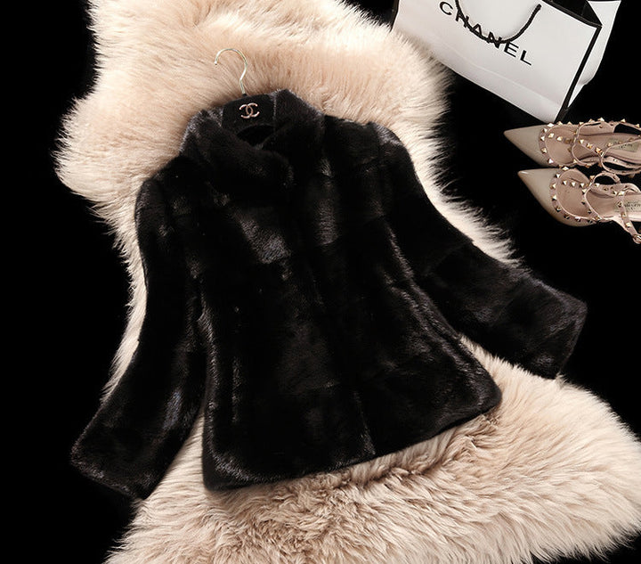 Women's Faux Fur Jacket with Modern Cut and High Collar Mune