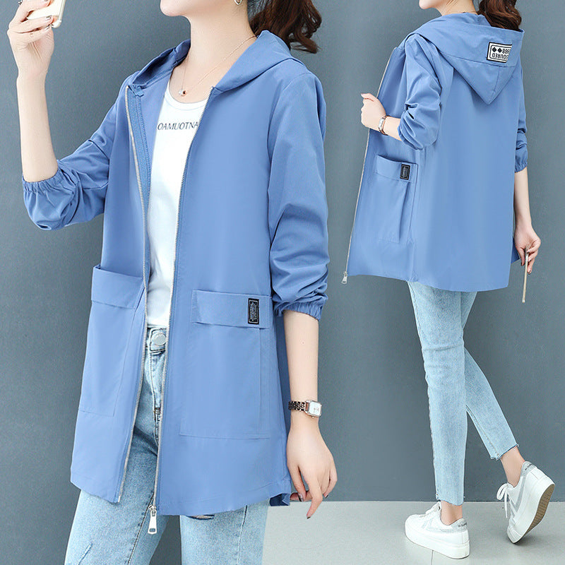 Women's lightweight hooded jacket made of windproof microfibre with large front pocket and two-way zipper Mune Fashion