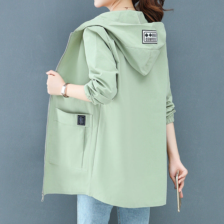 Women's lightweight hooded jacket made of windproof microfibre with large front pocket and two-way zipper Mune Fashion