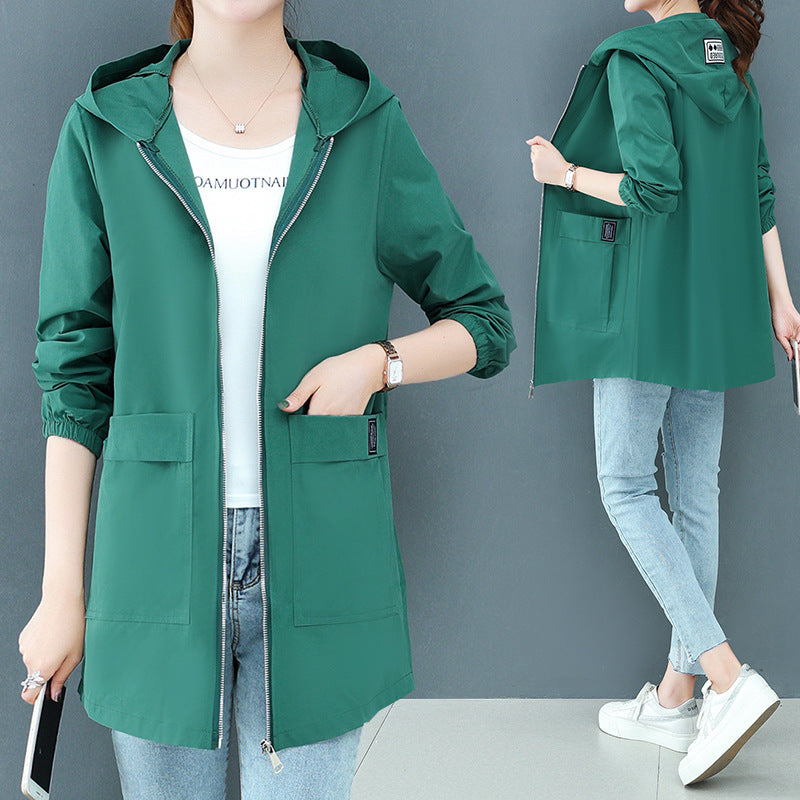 Women's lightweight hooded jacket made of windproof microfibre with large front pocket and two-way zipper Mune Fashion