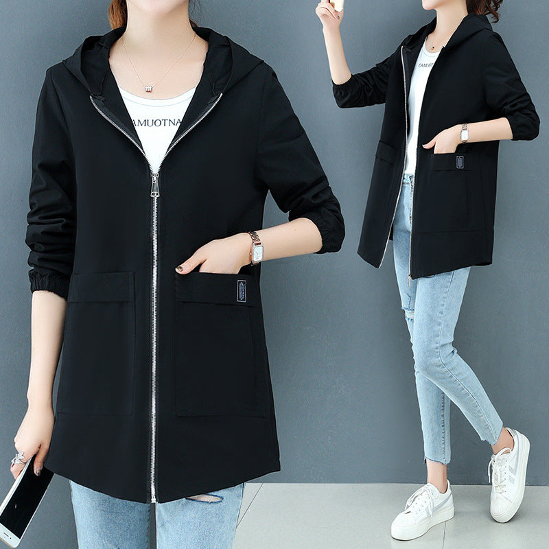 Women's lightweight hooded jacket made of windproof microfibre with large front pocket and two-way zipper Mune Fashion