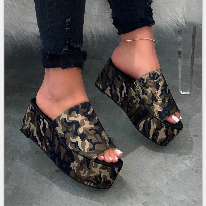 Women's platform mule with leopard print, open toe area and padded comfort insole Mune Fashion