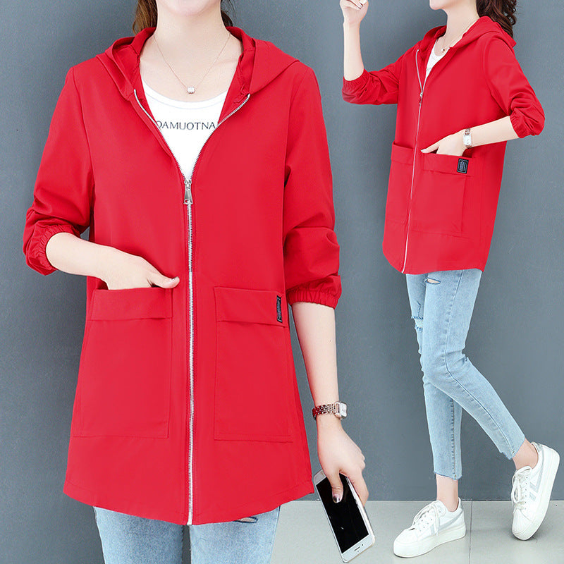 Women's lightweight hooded jacket made of windproof microfibre with large front pocket and two-way zipper Mune Fashion