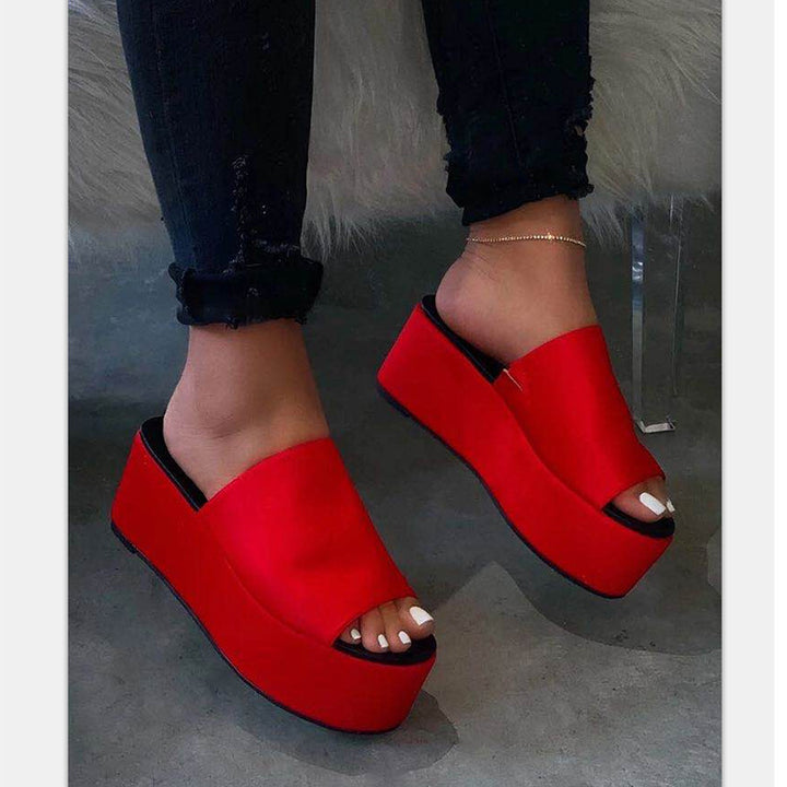 Women's platform mule with leopard print, open toe area and padded comfort insole Mune Fashion