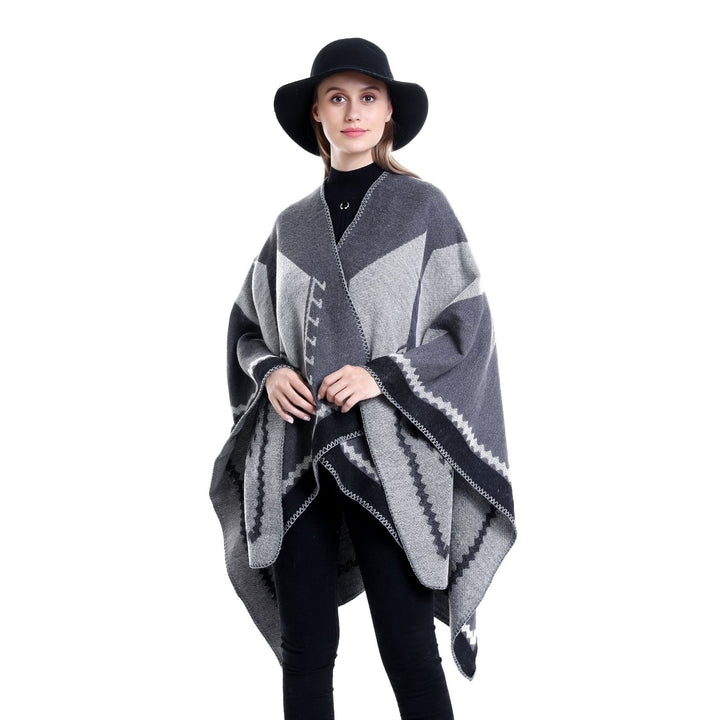 Women's Oversized Ruana in Ethno-Jacquard with V-Neck Mune Fashion