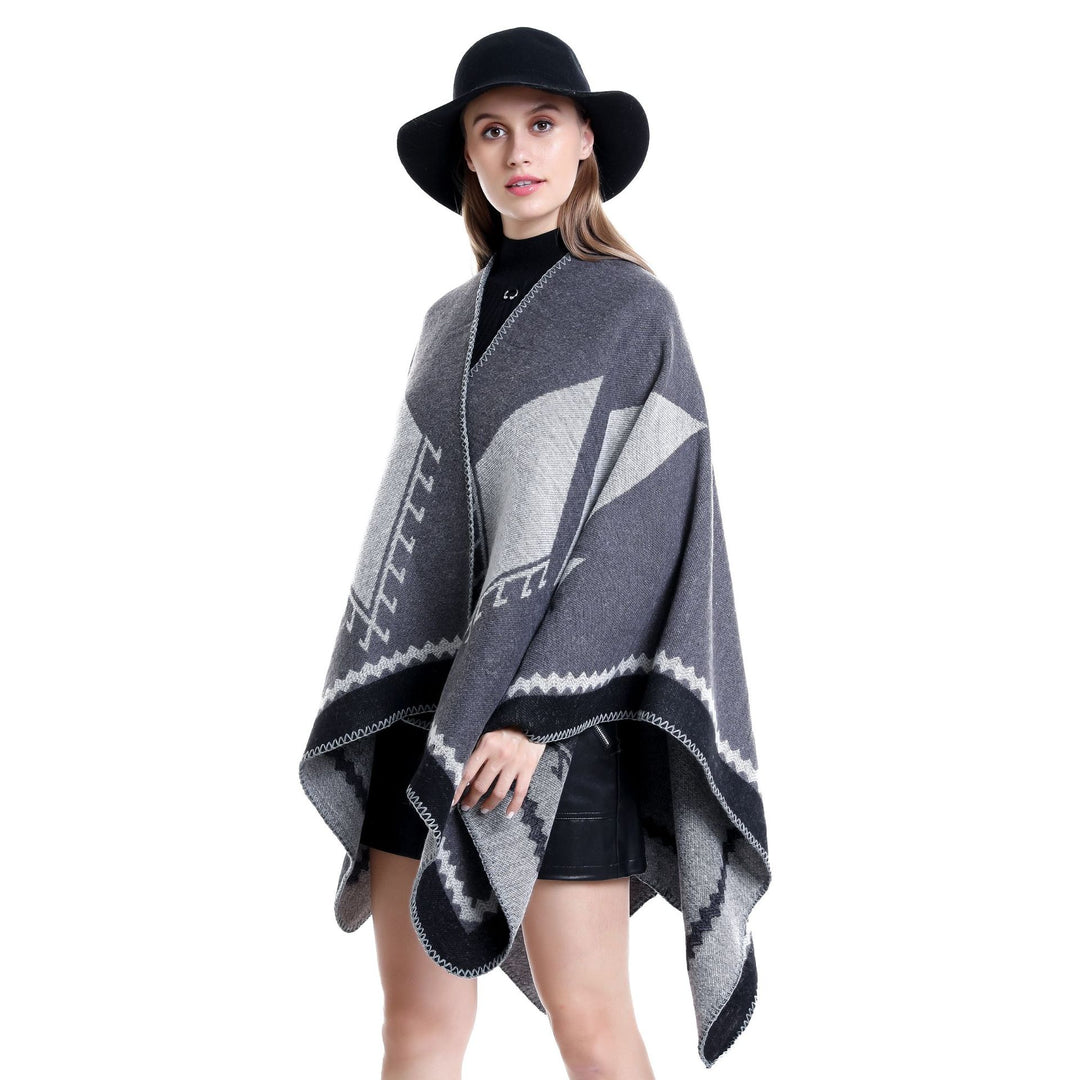 Women's Oversized Ruana in Ethno-Jacquard with V-Neck Mune Fashion