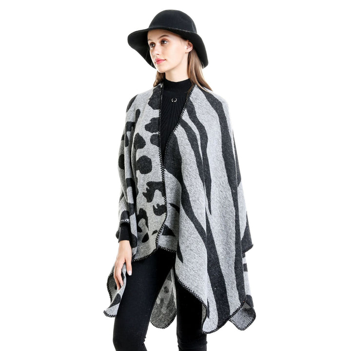 Women's Oversized Poncho in Revers Style with Animal Jacquard made of Wool Blend Mune Fashion