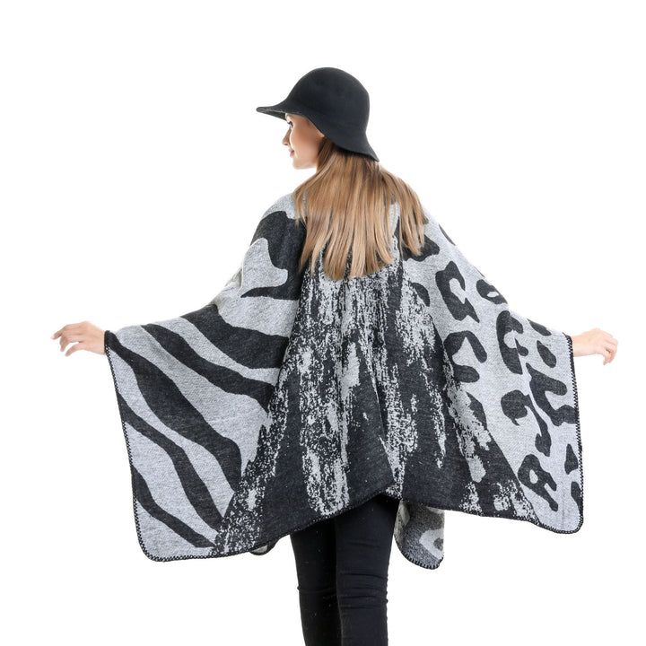 Women's Oversized Poncho in Revers Style with Animal Jacquard made of Wool Blend Mune Fashion