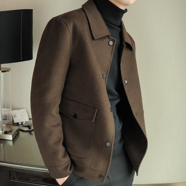 Men's short jacket made of wool blend with press stud placket, shirt collar and applied flap pockets Mune Fashion