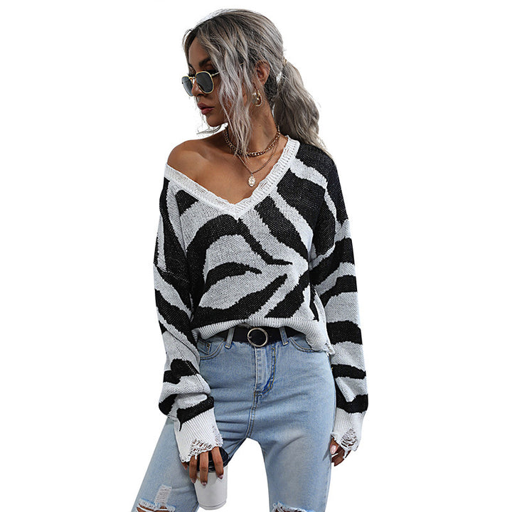 Women's Oversized V-Neck Sweater with Zebra Pattern and Frayed Hem