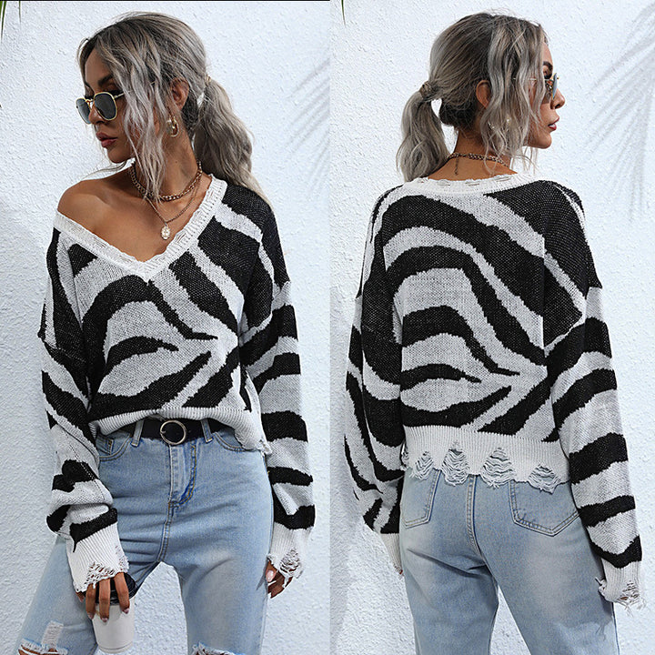 Women's Oversized V-Neck Sweater with Zebra Pattern and Frayed Hem