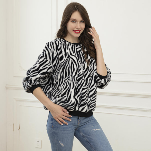 Women Fluffy wide cut sweater with ZMune Fashion all-over print and ribbed cuffs Mune Fashion