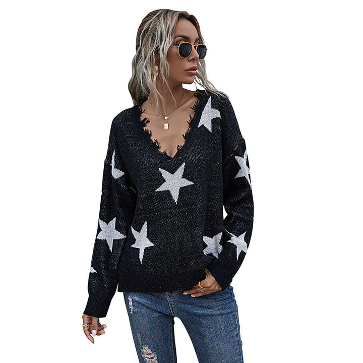 Women's chunky knit sweater with star jacquard, frayed V-neck and relaxed longline silhouette Mune Fashion