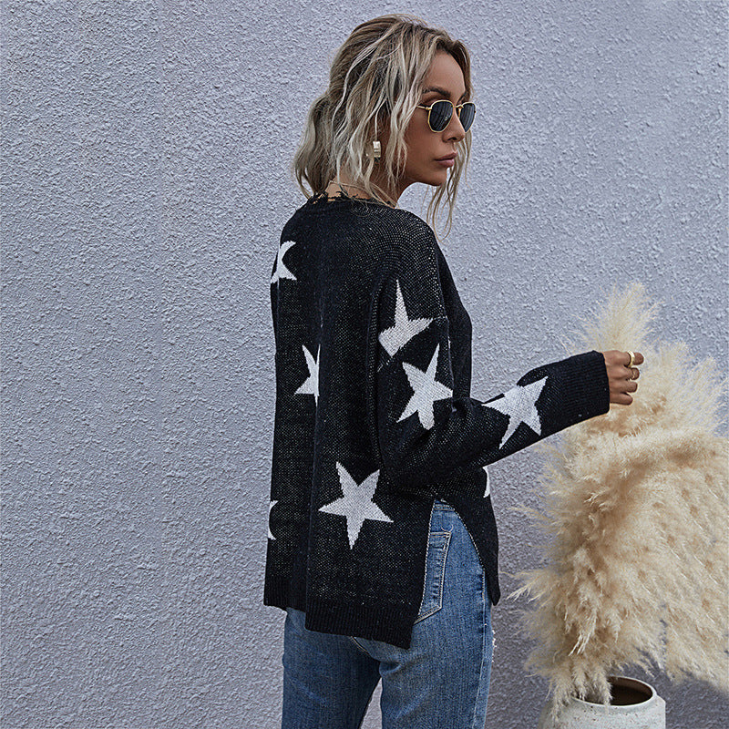 Women's chunky knit sweater with star jacquard, frayed V-neck and relaxed longline silhouette Mune Fashion
