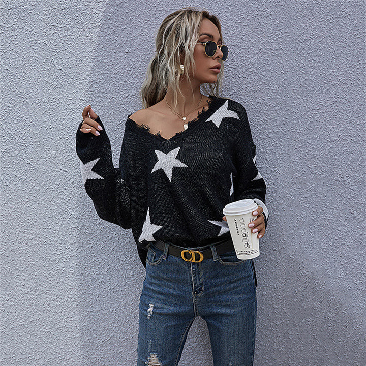 Women's chunky knit sweater with star jacquard, frayed V-neck and relaxed longline silhouette Mune Fashion