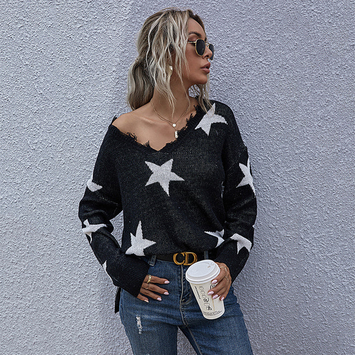 Women's chunky knit sweater with star jacquard, frayed V-neck and relaxed longline silhouette Mune Fashion