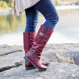 Women's knee-high boots in leather look with adjustable decorative straps and profile rubber sole Mune Fashion