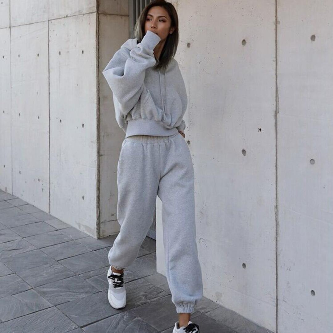 Women's cozy short hoodie and high-waisted joggers set Mune Fashion