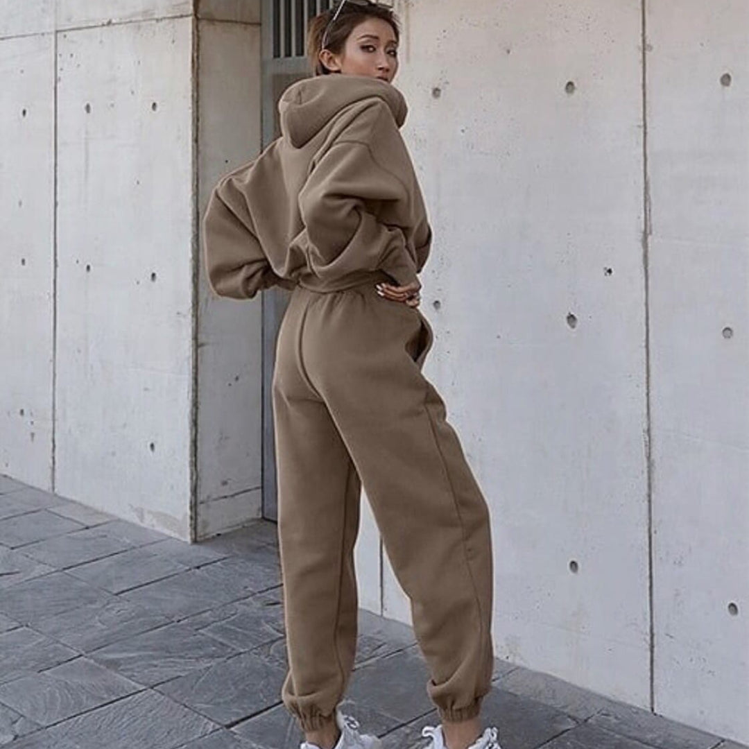 Women's cozy short hoodie and high-waisted joggers set Mune Fashion