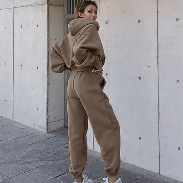 Women's cozy short hoodie and high-waisted joggers set Mune Fashion