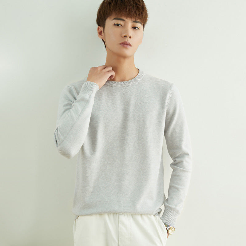 Men's fine round neck sweater made of lightweight fine knit with narrow cuffs