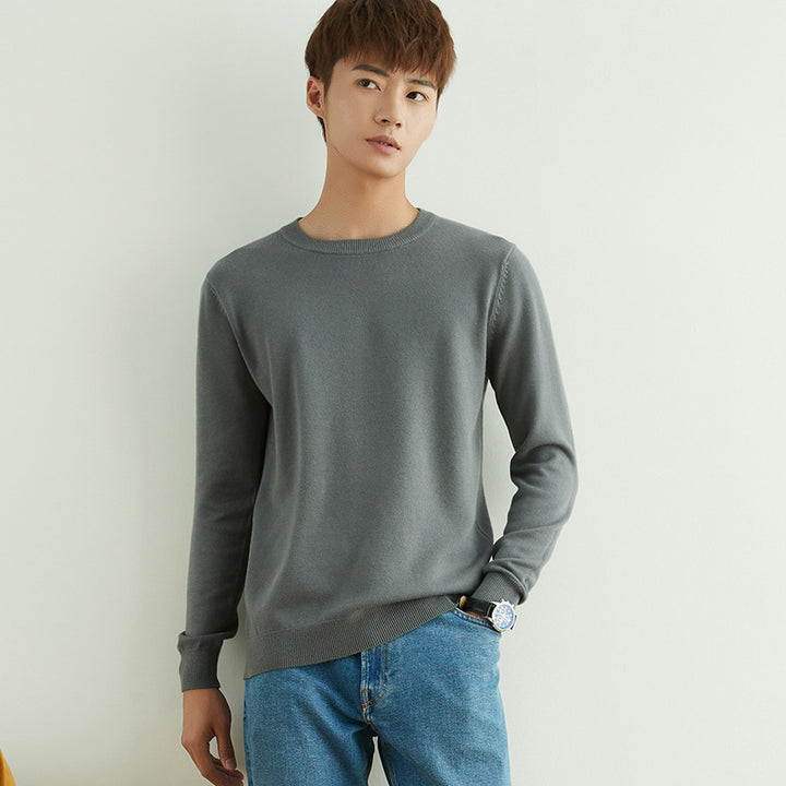 Men's fine round neck sweater made of lightweight fine knit with narrow cuffs