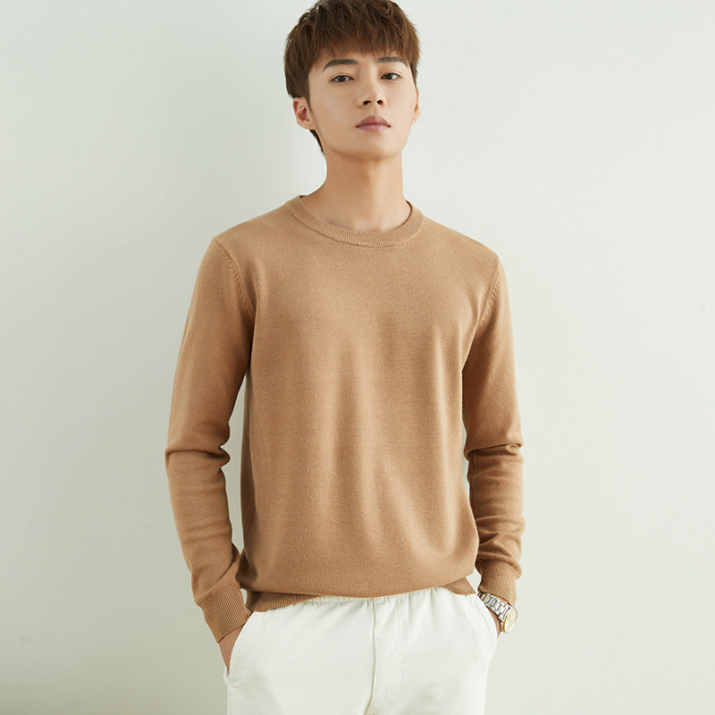 Men's fine round neck sweater made of lightweight fine knit with narrow cuffs