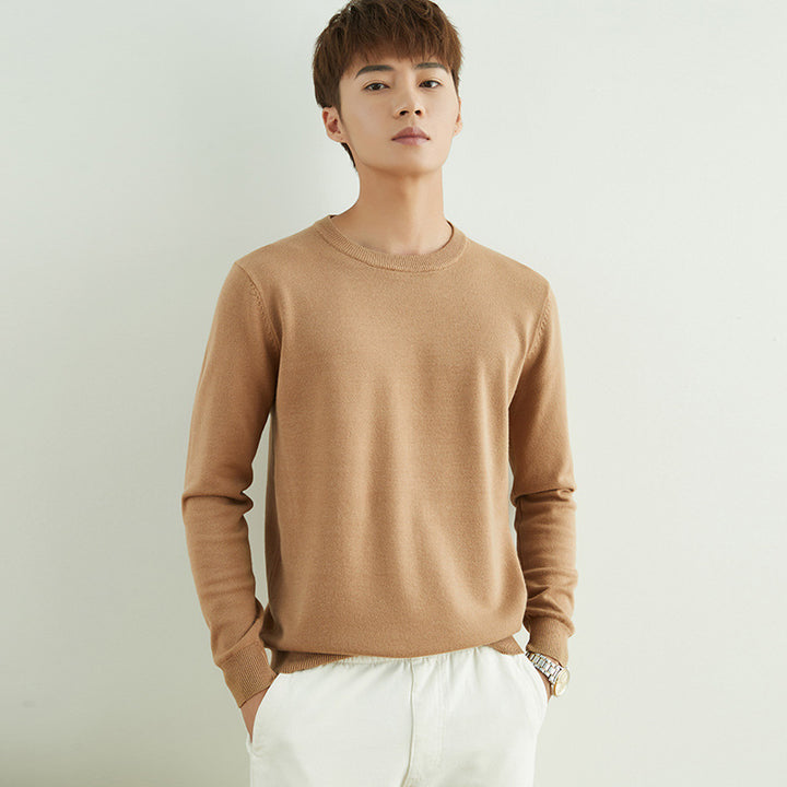 Men's fine round neck sweater made of lightweight fine knit with narrow cuffs