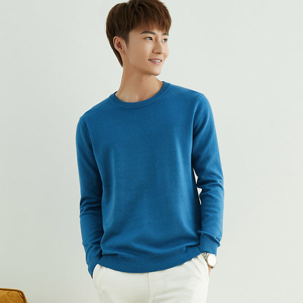 Men's fine round neck sweater made of lightweight fine knit with narrow cuffs
