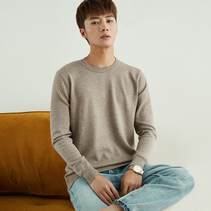 Men's fine round neck sweater made of lightweight fine knit with narrow cuffs