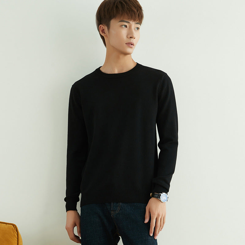 Men's fine round neck sweater made of lightweight fine knit with narrow cuffs