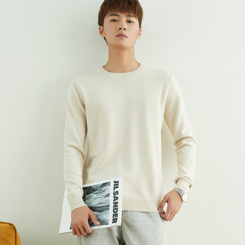 Men's fine round neck sweater made of lightweight fine knit with narrow cuffs