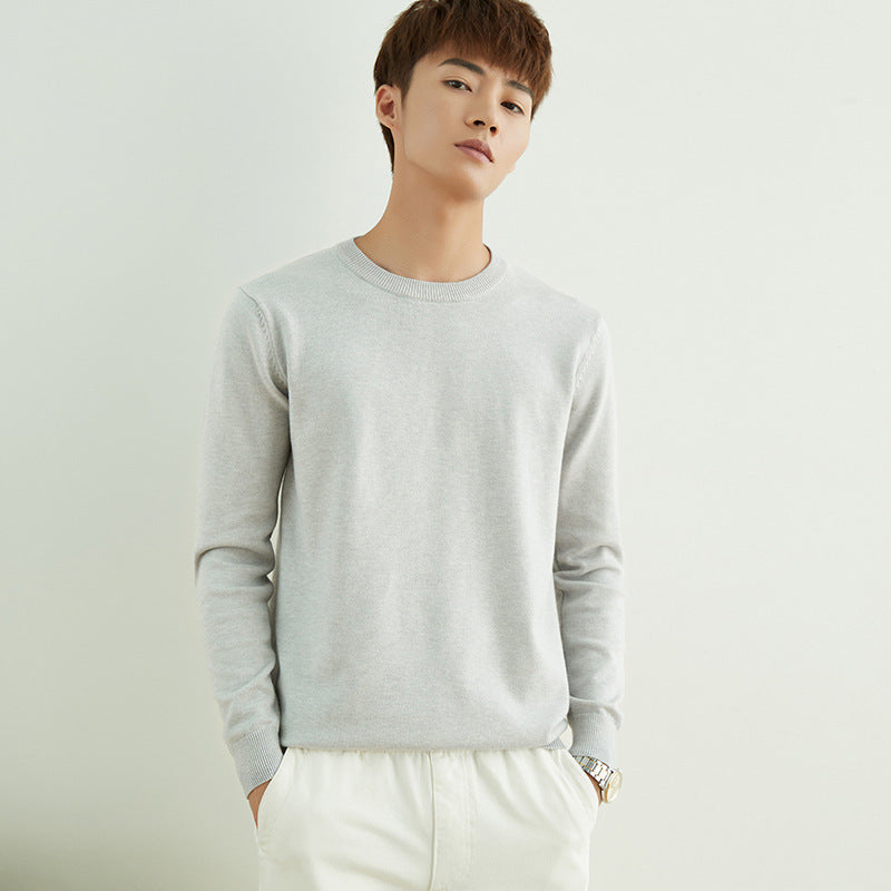 Men's fine round neck sweater made of lightweight fine knit with narrow cuffs
