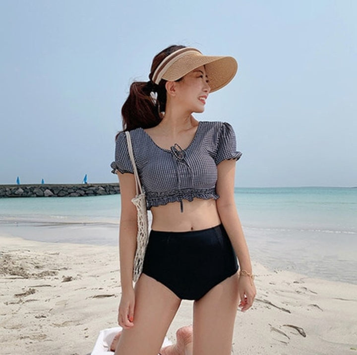Ladies Cropped Top with Ruffled Hem and Charming Checkered Pattern Mune Fashion