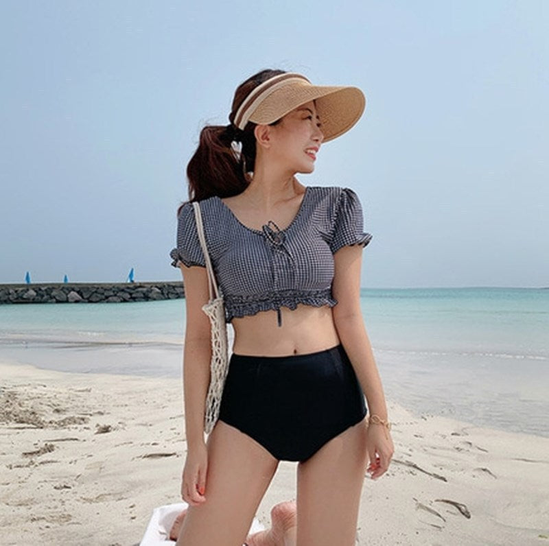 Ladies Cropped Top with Ruffled Hem and Charming Checkered Pattern Mune Fashion