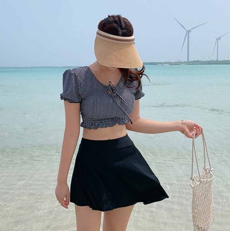 Ladies Cropped Top with Ruffled Hem and Charming Checkered Pattern Mune Fashion