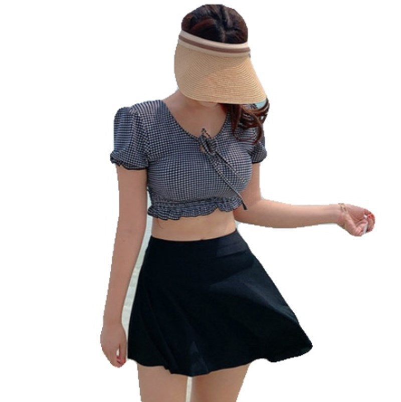 Ladies Cropped Top with Ruffled Hem and Charming Checkered Pattern Mune Fashion