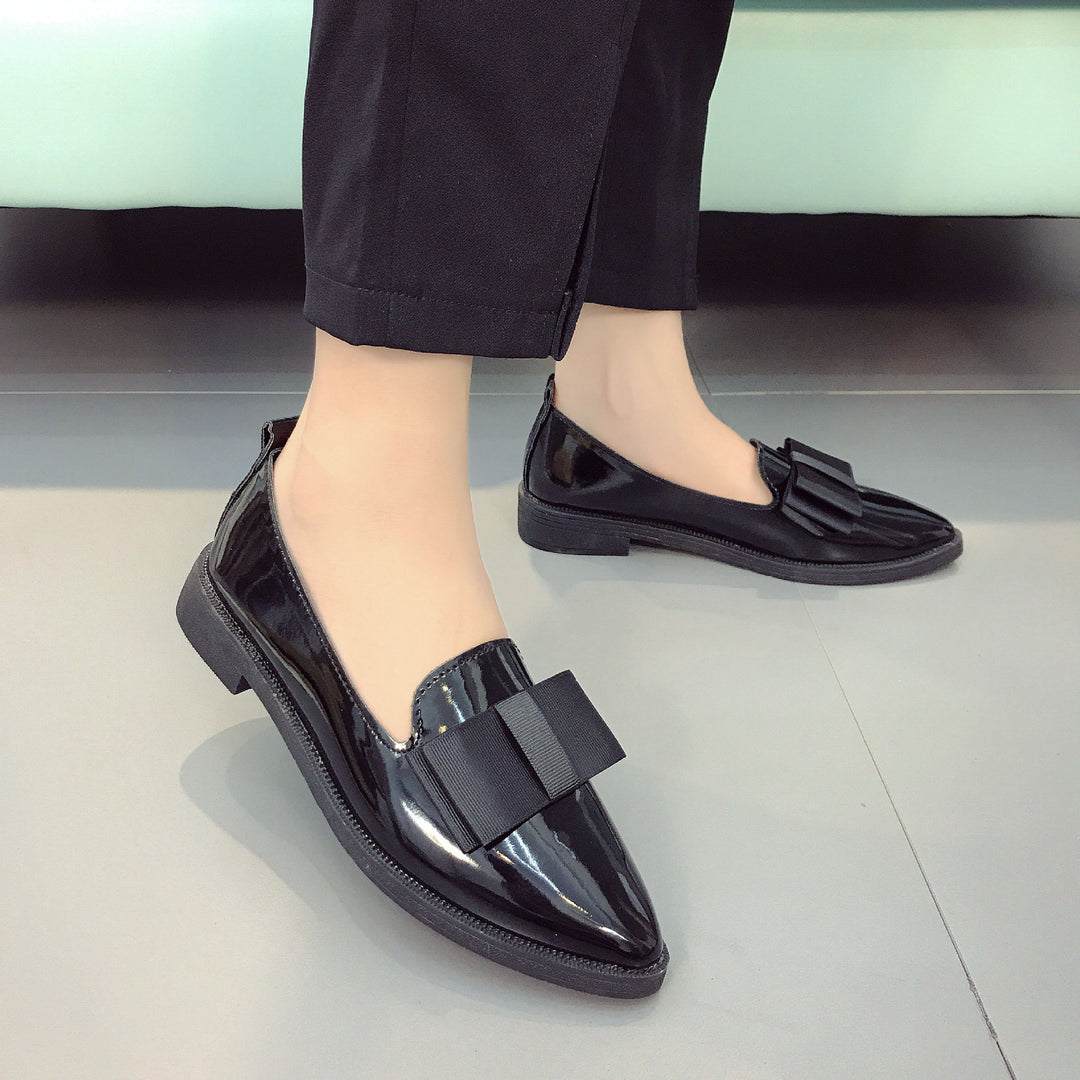 Women's elegant patent loafers with decorative bow and lightweight platform sole Mune Fashion