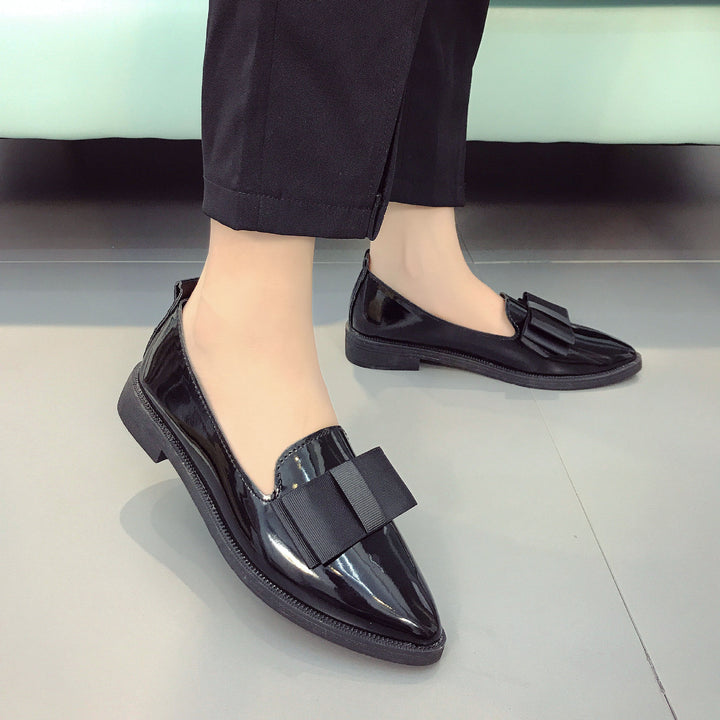 Women's elegant patent loafers with decorative bow and lightweight platform sole Mune Fashion