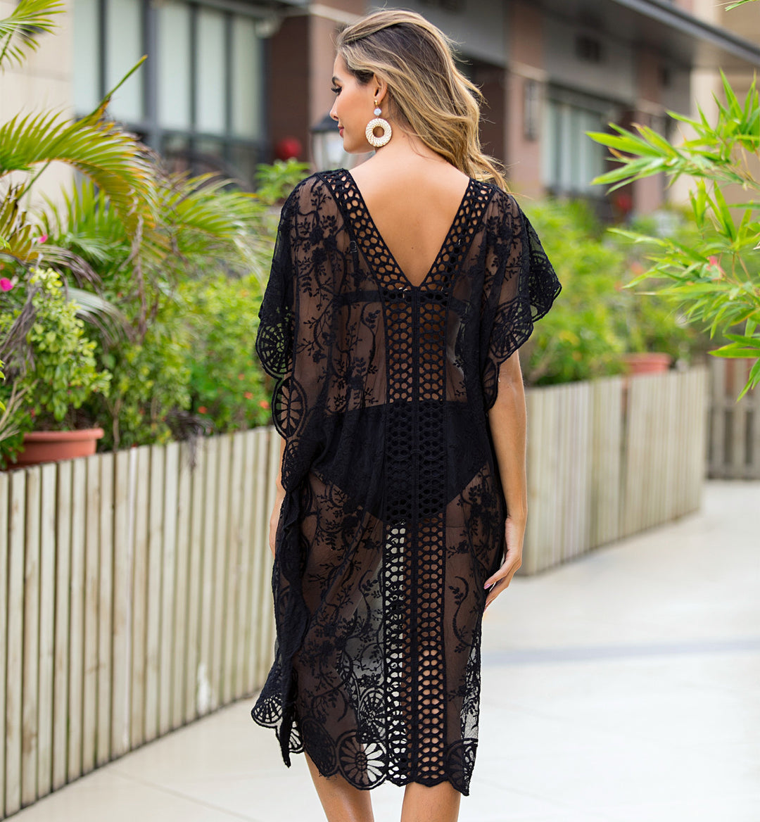 Women's luxurious beach cover-up with delicate crochet pattern Mune Fashion