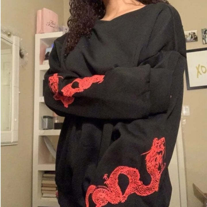 Women's Oversize Sweatshirt with Dragon Print on Sleeves and Round Neckline Mune Fashion