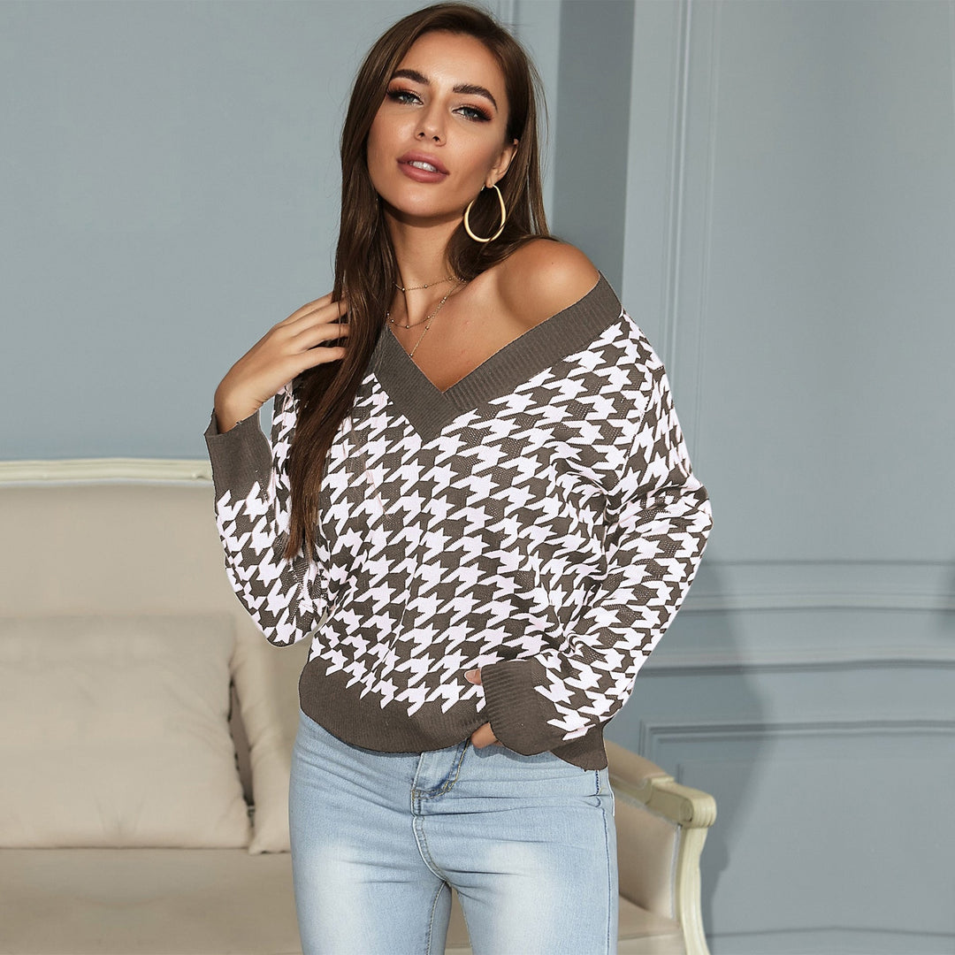 Women's chunky knitted houndstooth sweater with wide V-neck and off-shoulder look Mune Fashion