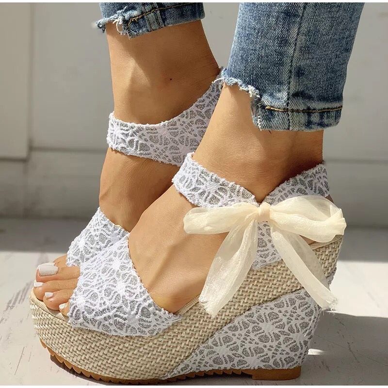 Ladies' romantic lace wedge sandals with jute platform and decorative bow Mune Fashion