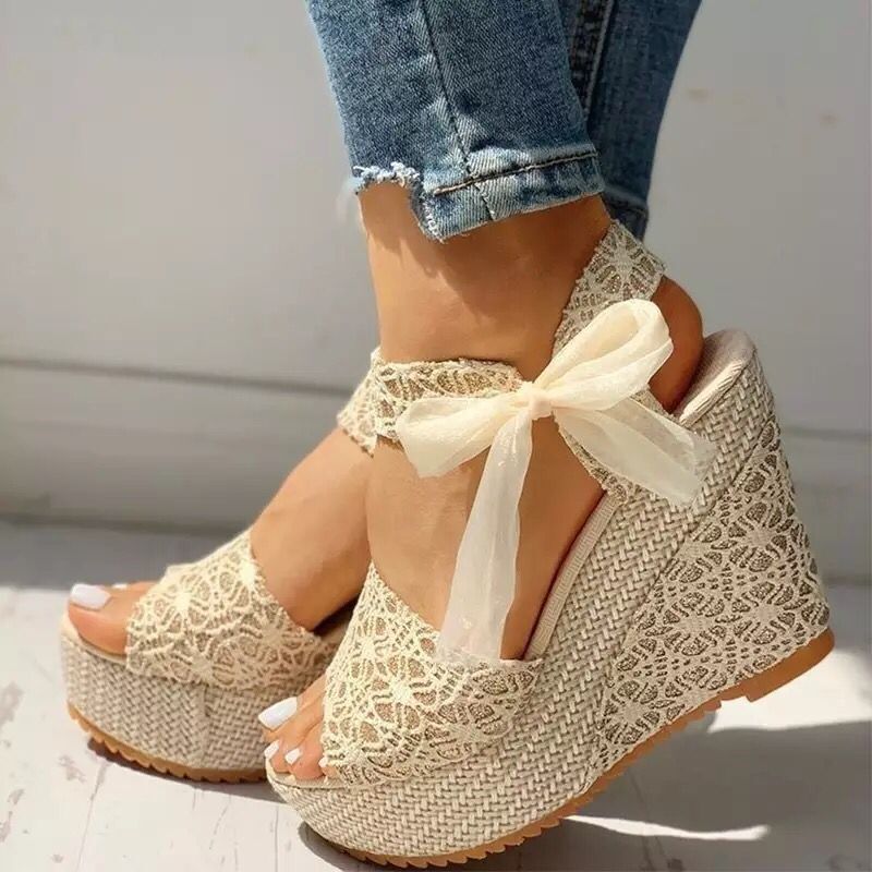 Ladies' romantic lace wedge sandals with jute platform and decorative bow Mune Fashion