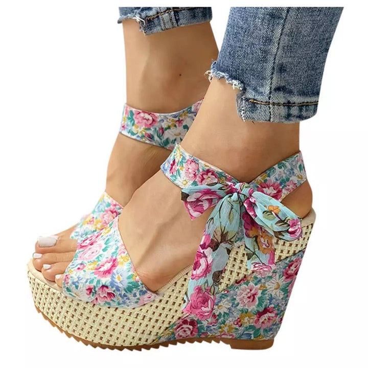 Ladies' romantic lace wedge sandals with jute platform and decorative bow Mune Fashion