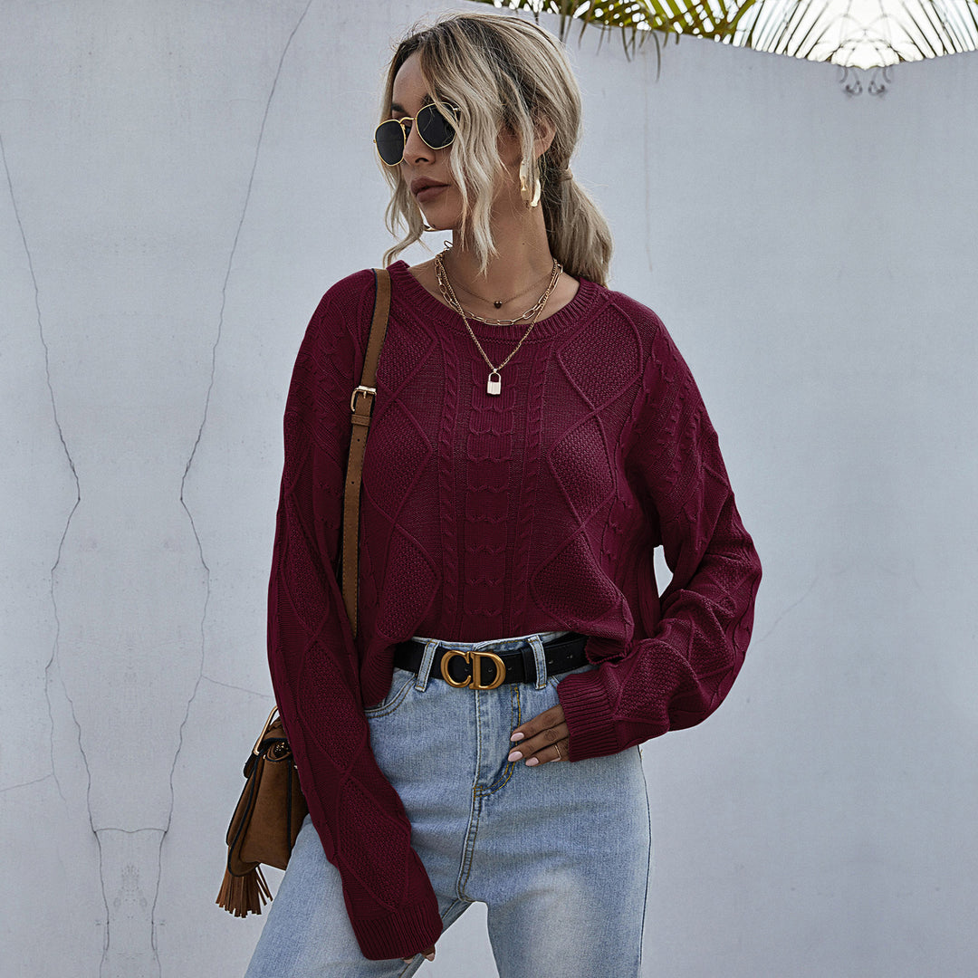 Women's Oversized Knitted Sweater with Cable Pattern and Round Neck
