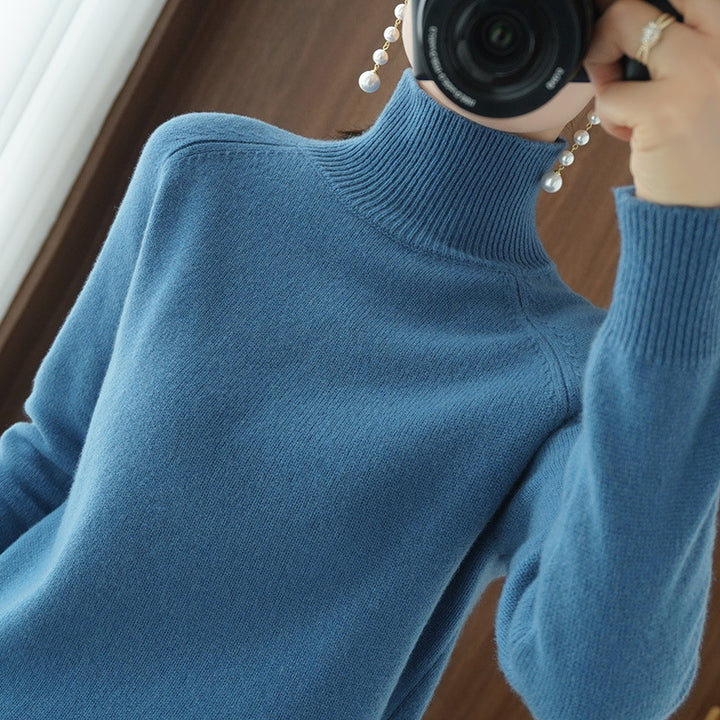 Women's turtleneck sweater made of cashmere blend with fine ribbed texture and dropped shoulder Mune Fashion