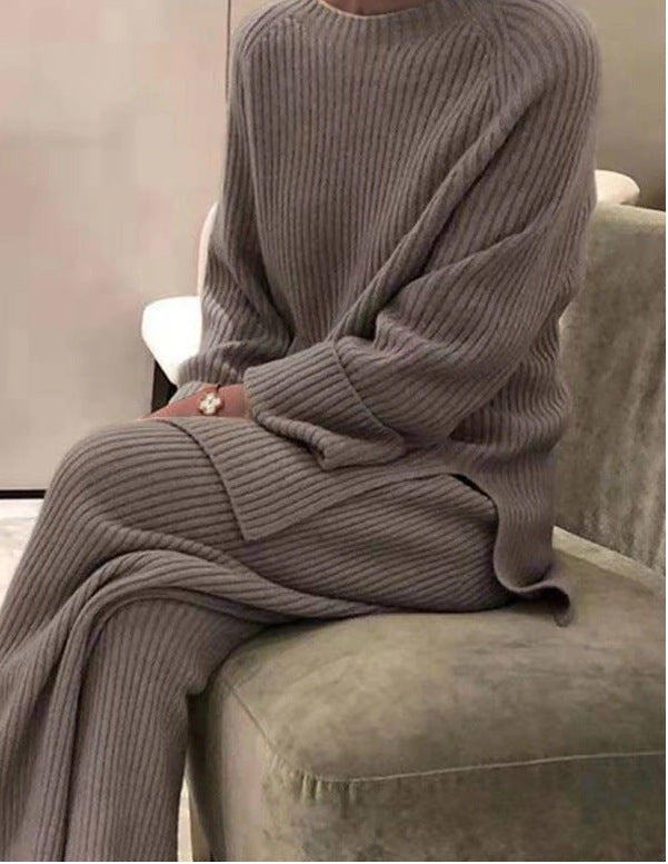Ladies Comfortable Knit Suit In Modern Rib Design Mune