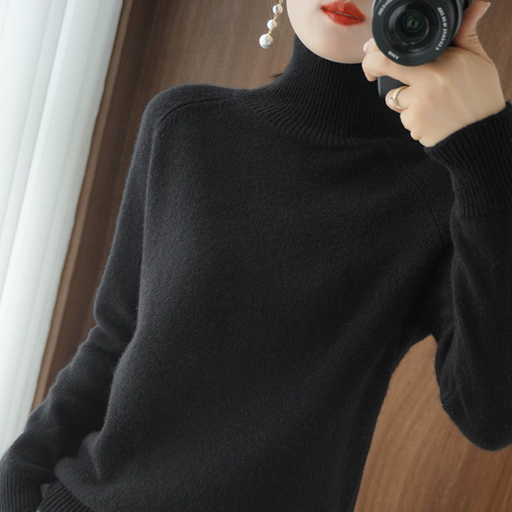 Women's turtleneck sweater made of cashmere blend with fine ribbed texture and dropped shoulder Mune Fashion