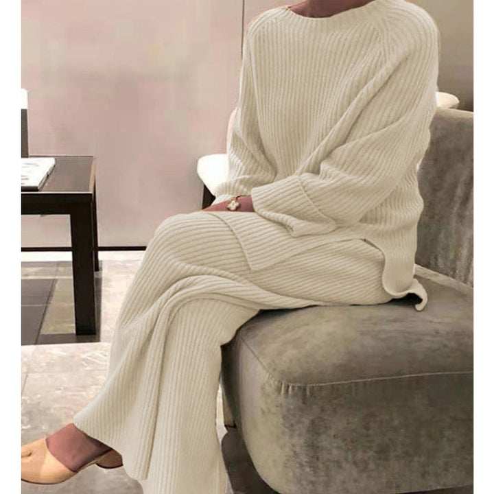Ladies Comfortable Knit Suit In Modern Rib Design Mune